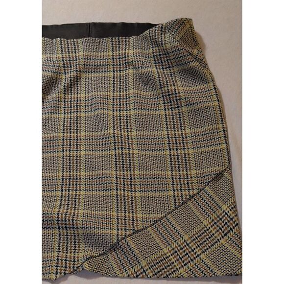 CABI PASTIME MINI SKIRT SIZE MEDIUM BROWN PLAID FRONT POCKETS SLIT - Picture 3 of 8